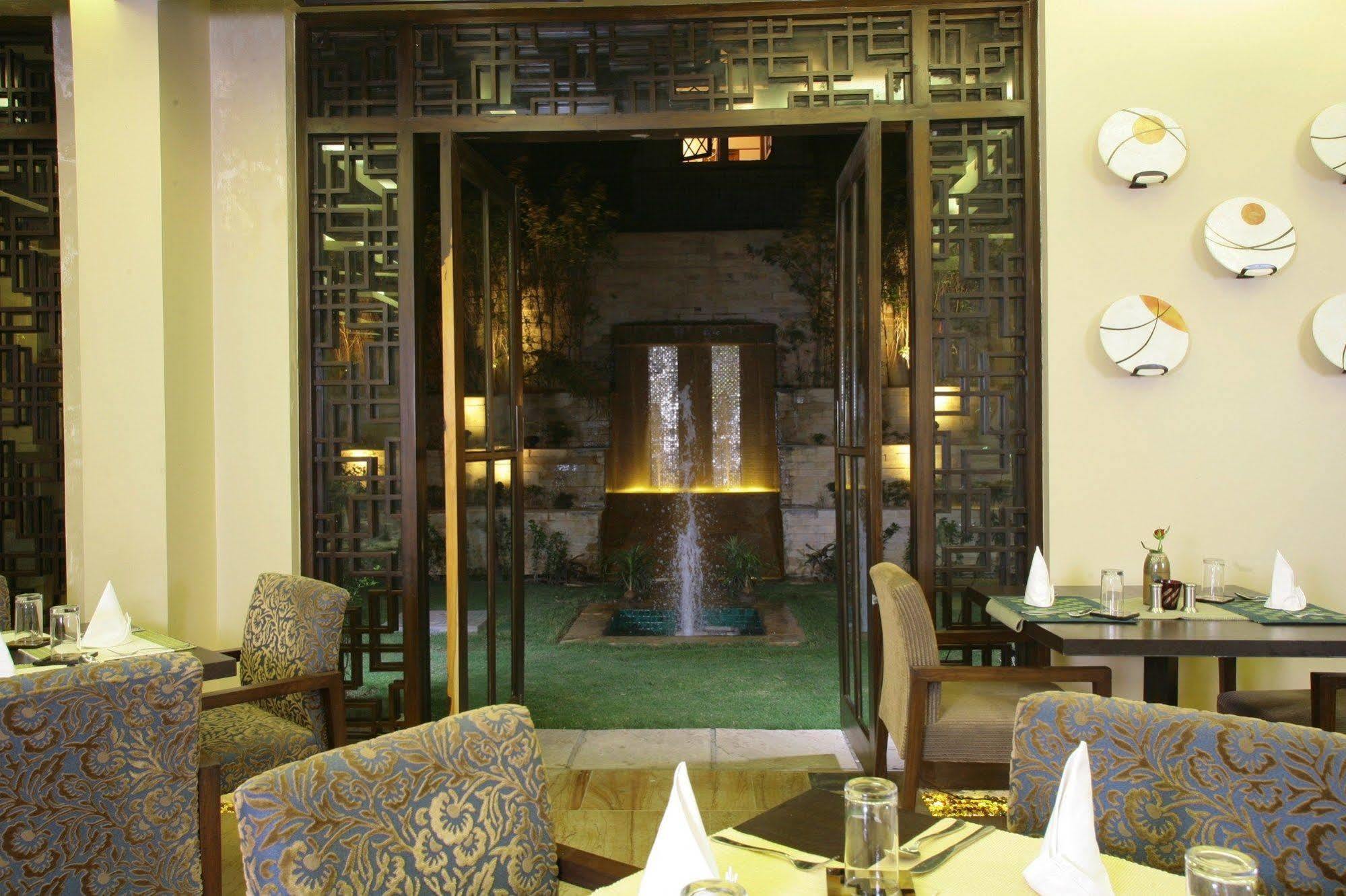 Hotel ​Justa Gurgaon Restaurant foto